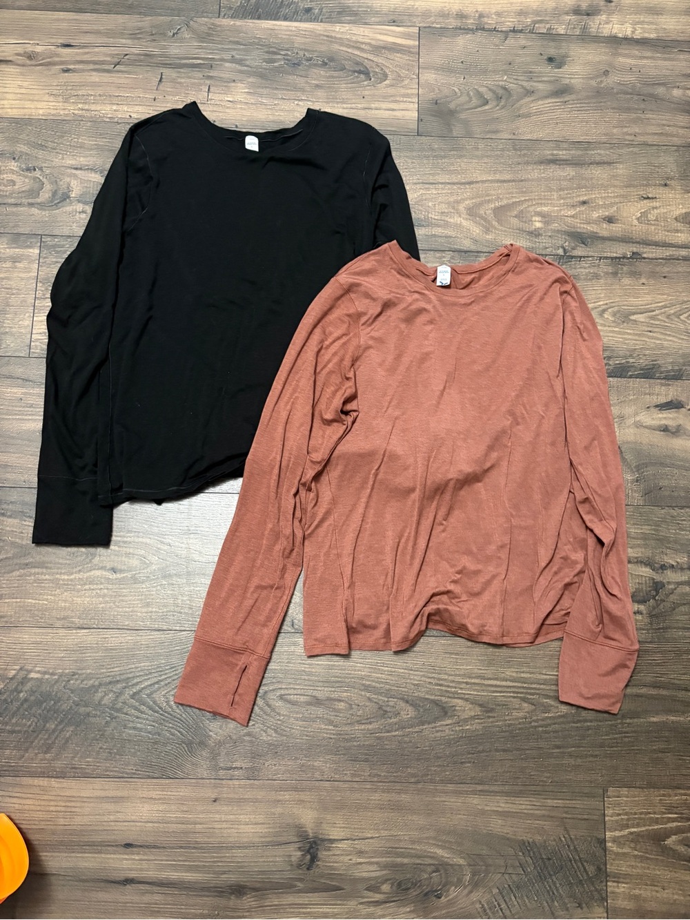 ⭐️ Old Navy Active Long Sleeve Workout Tops 2 Pack Size Large